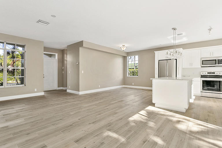 300 Southwest 8th Street, Unit 20 Boca Raton, FL 33432 - Photo 4 of 16 IMG_8400