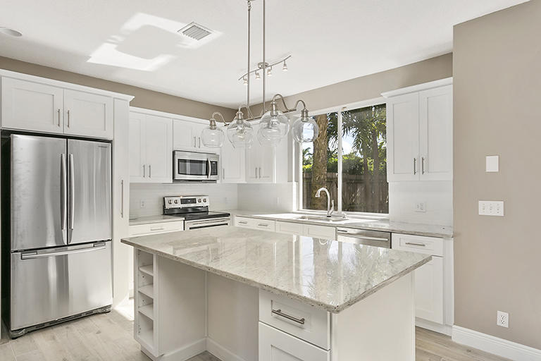 300 Southwest 8th Street, Unit 20 Boca Raton, FL 33432 - Photo 6 of 16 IMG_8411 (2)