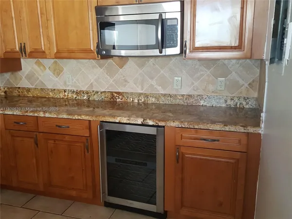 $2,000 | 13499 Biscayne Boulevard, Unit 506, North Miami, FL 33181