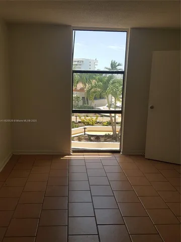 $2,000 | 13499 Biscayne Boulevard, Unit 506, North Miami, FL 33181