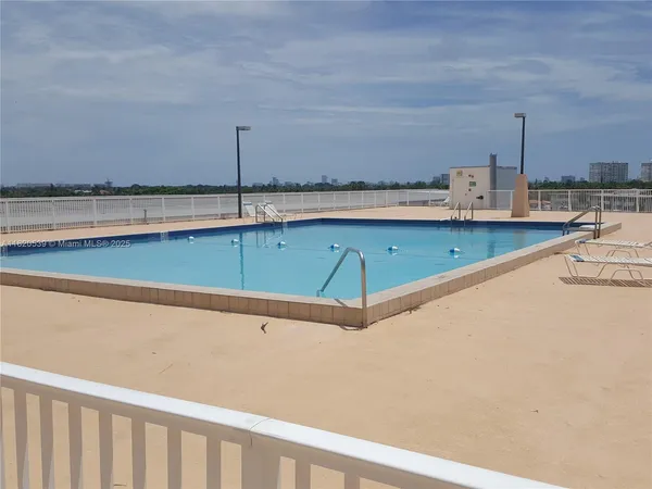 $2,000 | 13499 Biscayne Boulevard, Unit 506, North Miami, FL 33181