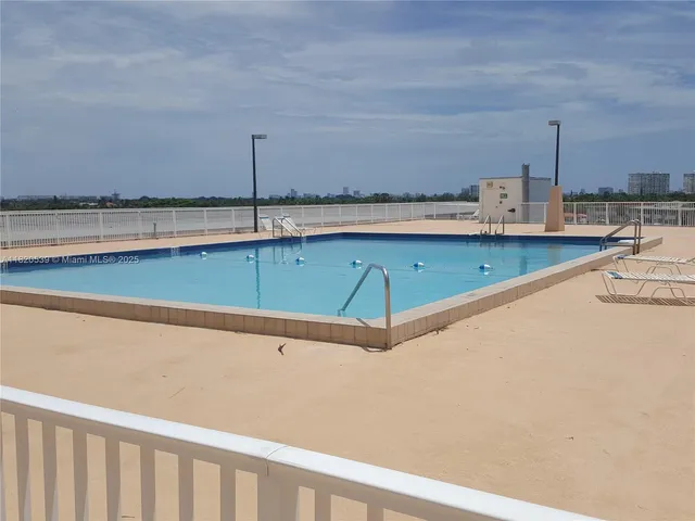 $2,000 | 13499 Biscayne Boulevard, Unit 506, North Miami, FL 33181