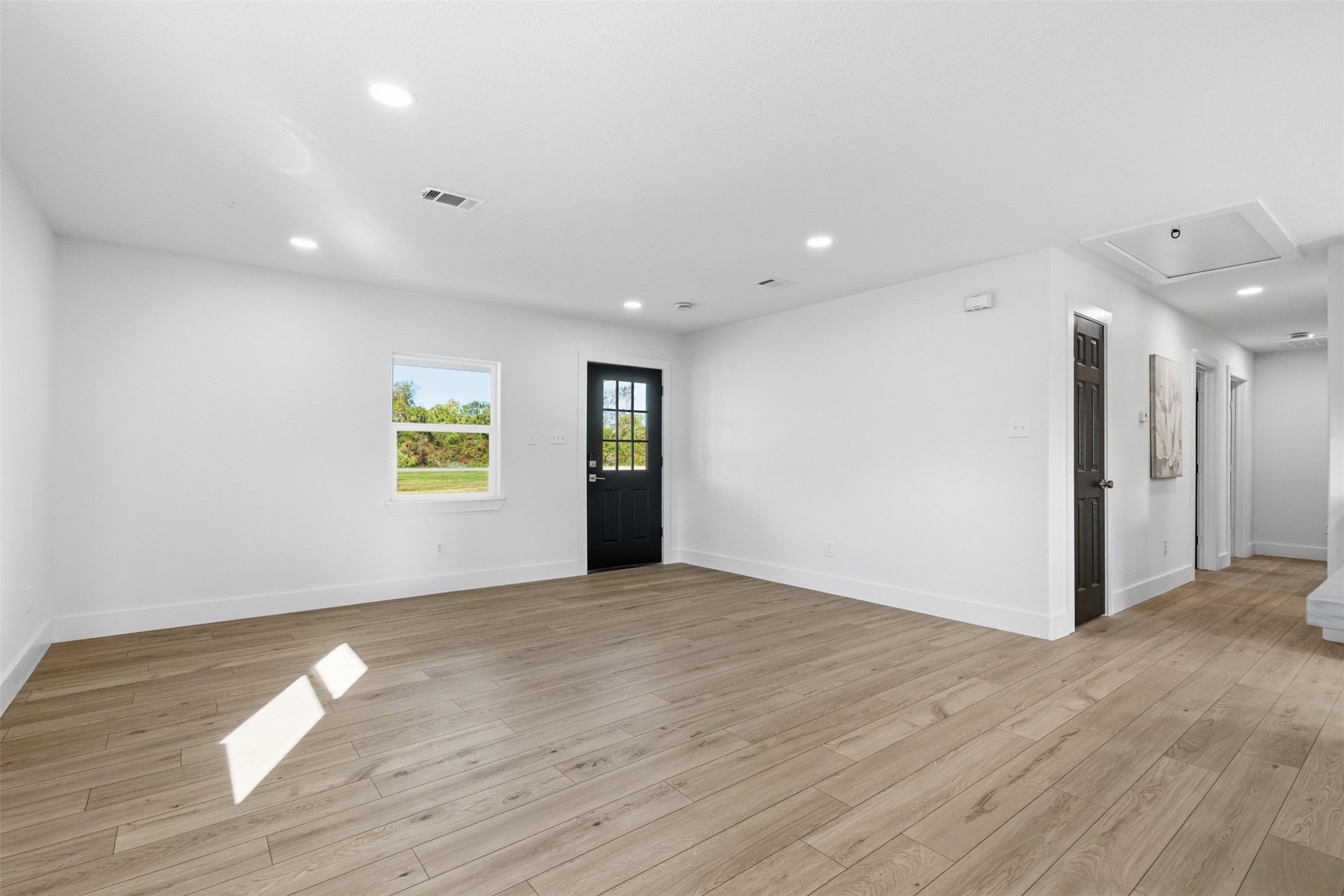10036 Tri City Beach Road Baytown, TX 77523 - Photo 11 of 32 Living Room