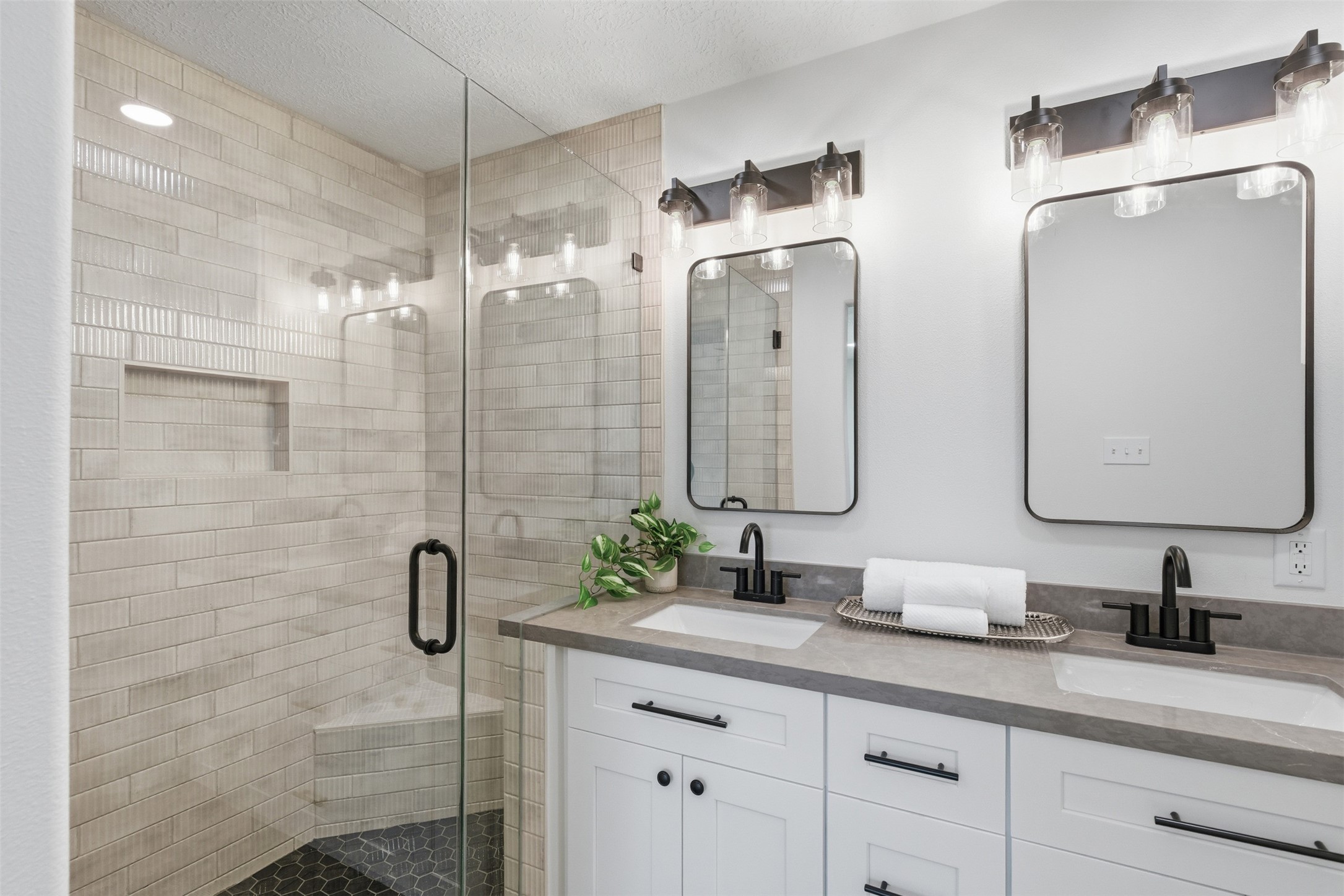 10036 Tri City Beach Road Baytown, TX 77523 - Photo 14 of 32 Primary Bathroom