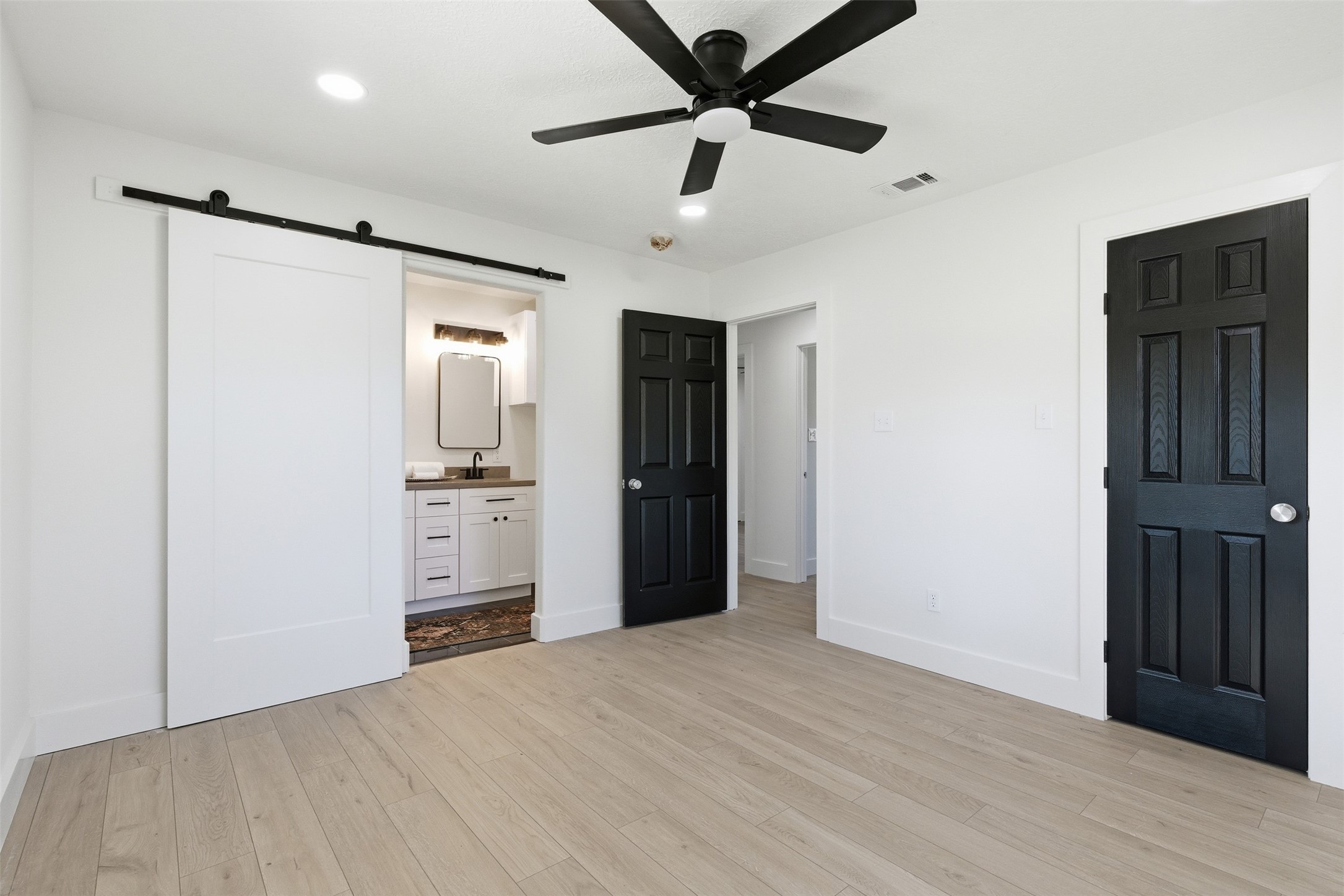 10036 Tri City Beach Road Baytown, TX 77523 - Photo 15 of 32 Primary Bedroom