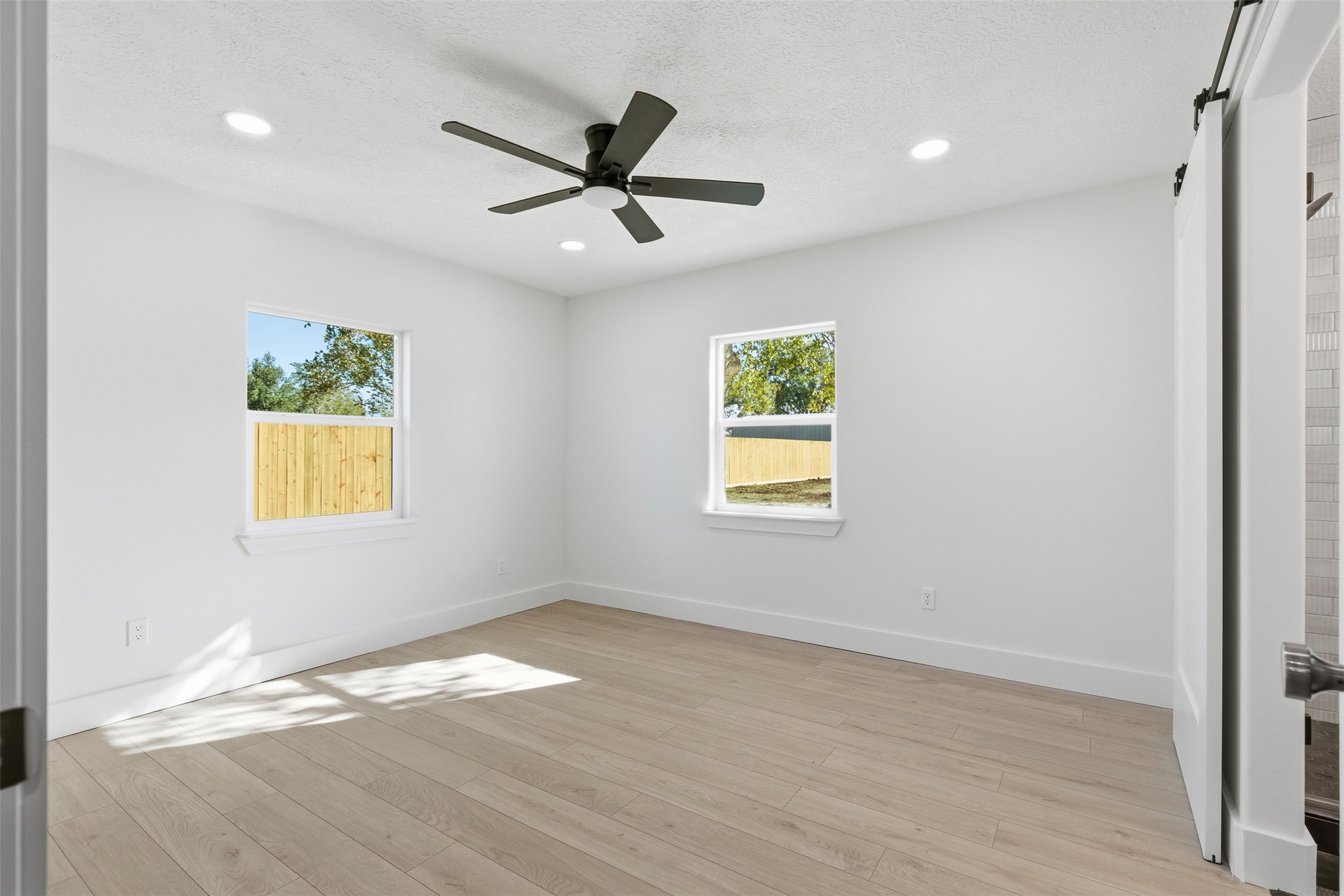 10036 Tri City Beach Road Baytown, TX 77523 - Photo 16 of 32 Primary Bedroom