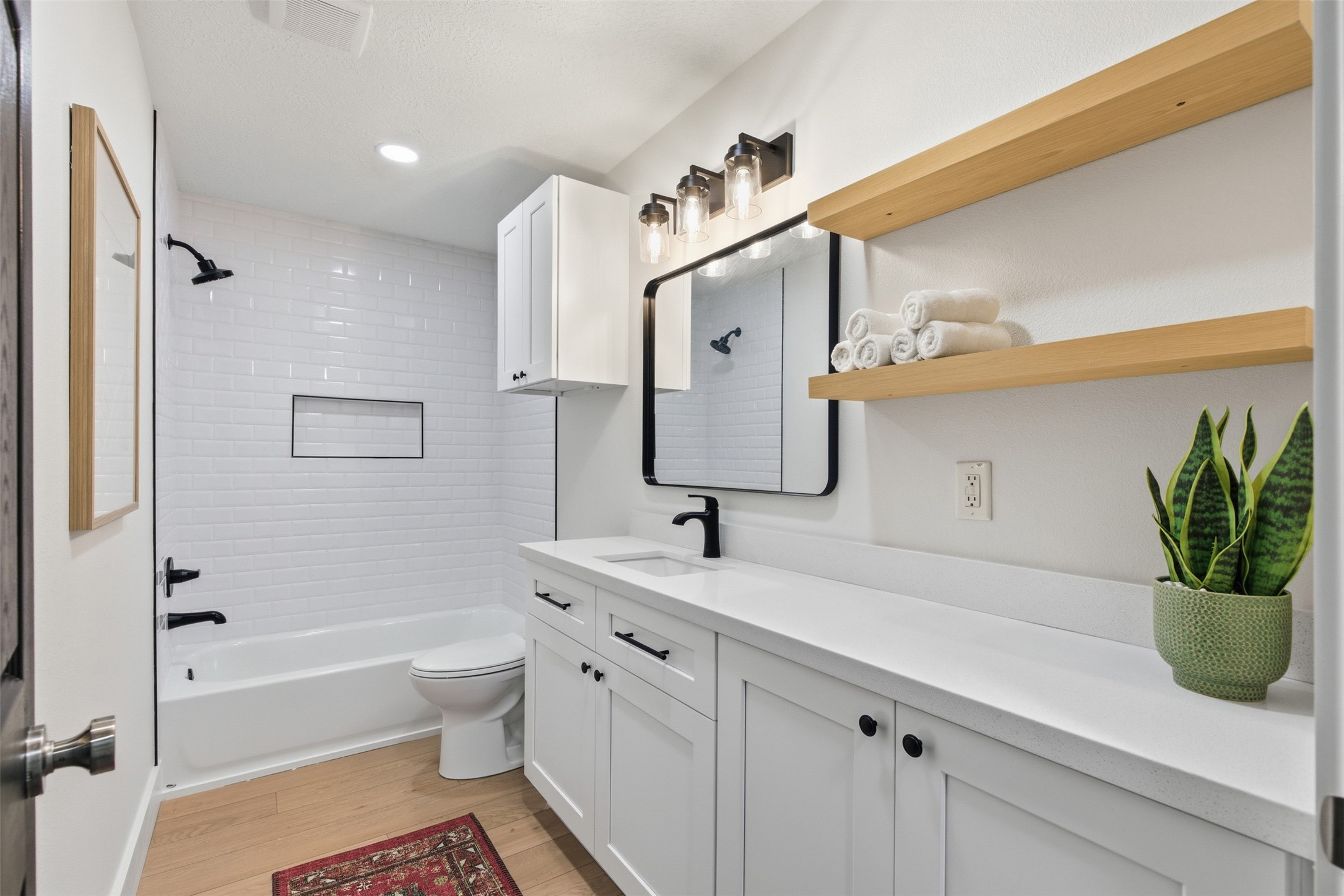 10036 Tri City Beach Road Baytown, TX 77523 - Photo 17 of 32 Secondary Bathroom