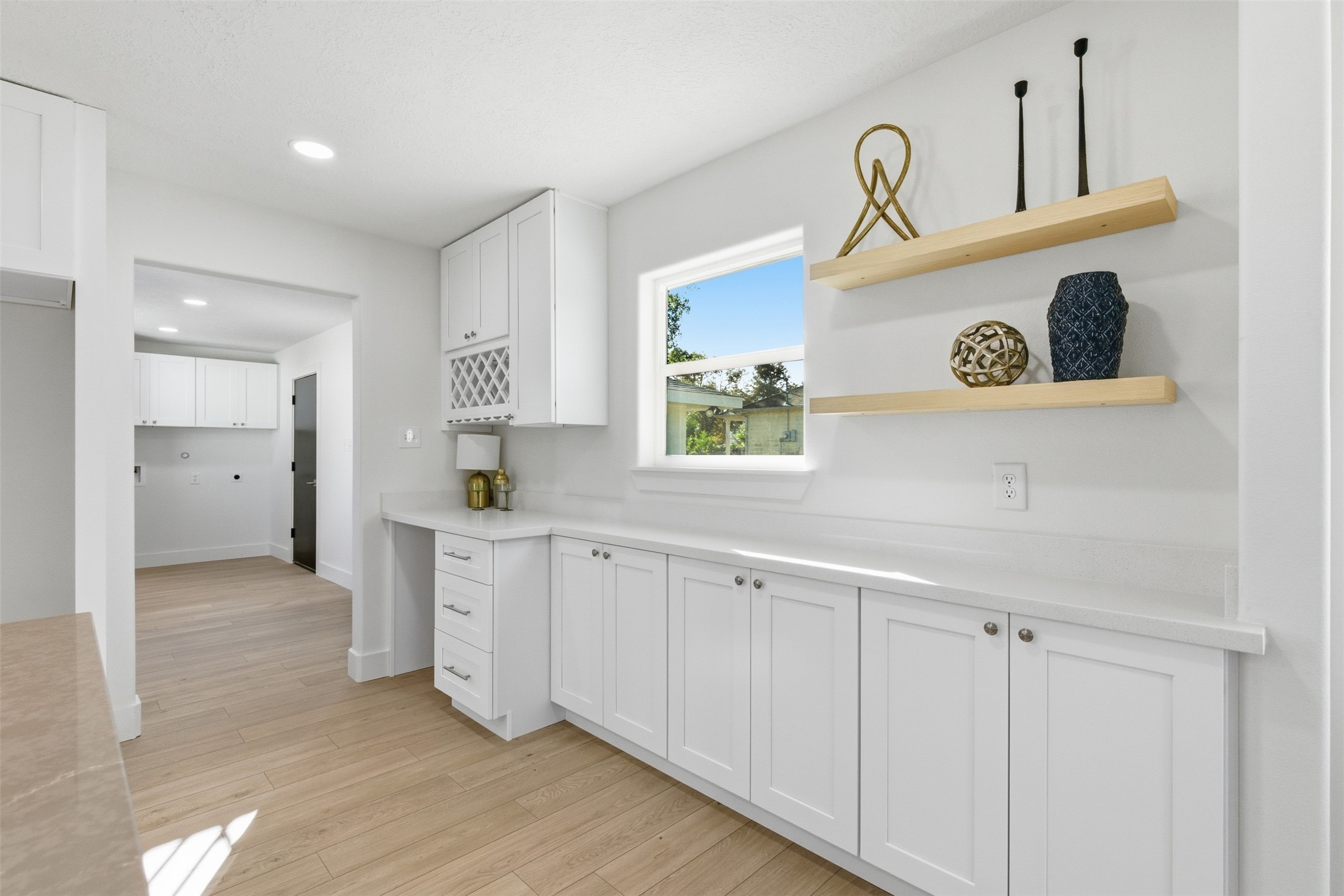 10036 Tri City Beach Road Baytown, TX 77523 - Photo 23 of 32 Dry Bar and Extra Storage