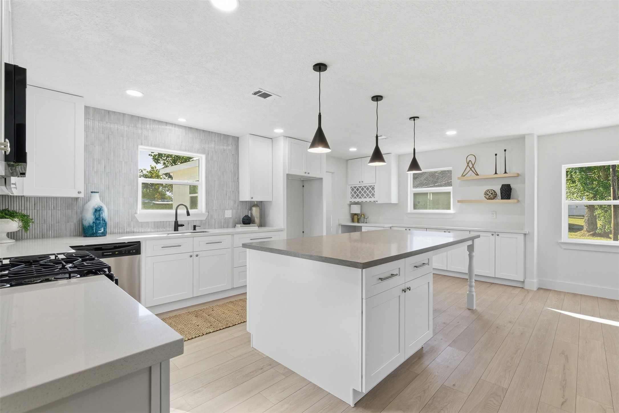 10036 Tri City Beach Road Baytown, TX 77523 - Photo 9 of 32