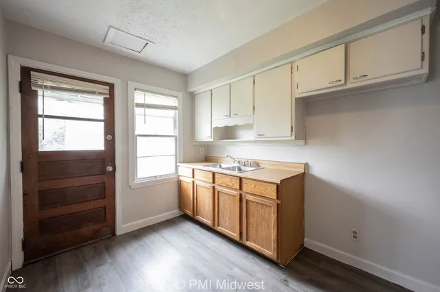 $990 | 1401 North Alton Avenue, Indianapolis, IN 46222