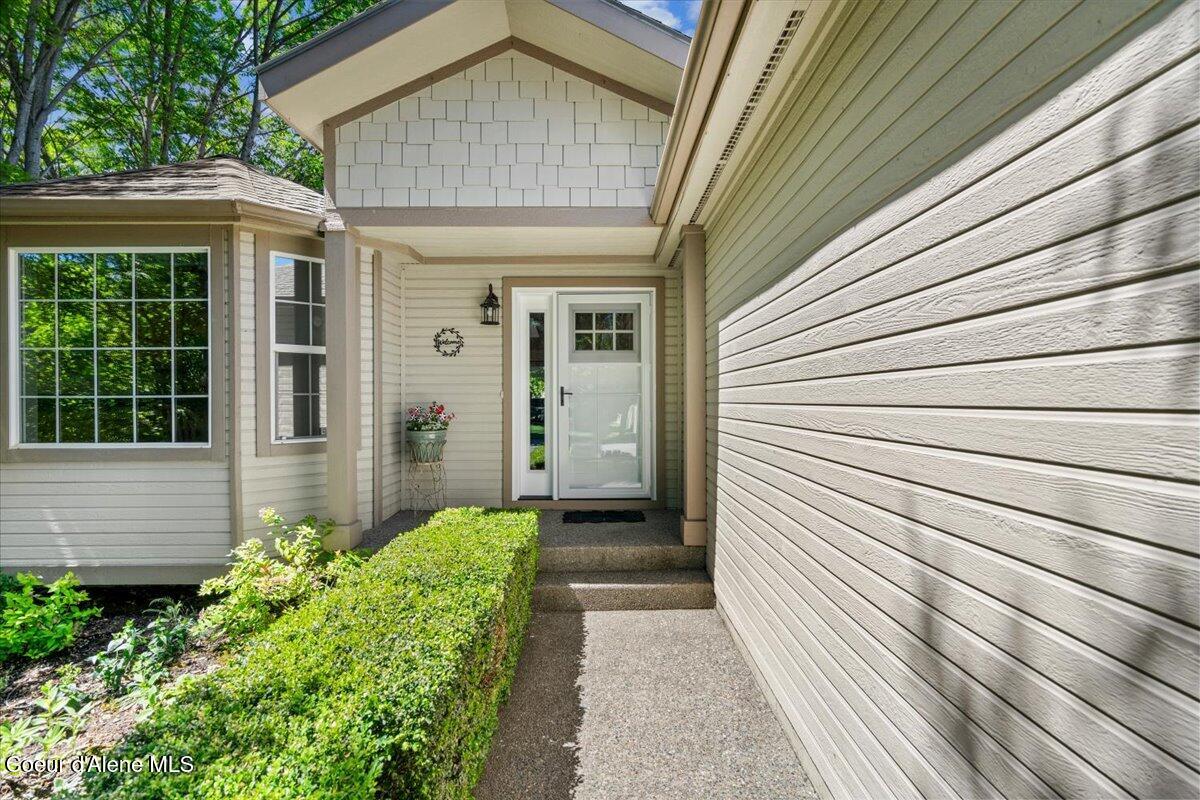 5765 North Carlisle Road Coeur D'Alene, ID 83815 - Photo 7 of 62 07-Front Entrance
