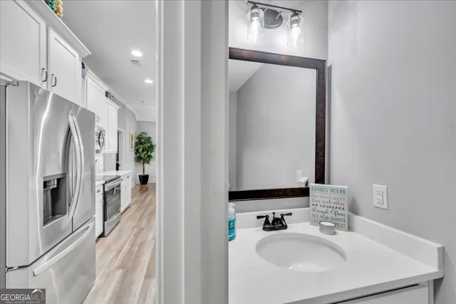 a view of a livingroom with furniture