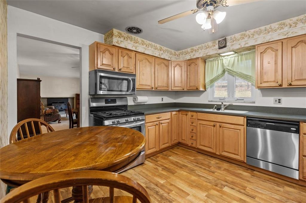 3323 Jackson Road Gibsonia, PA 15044 - Photo 8 of 28 Gallery Image 8