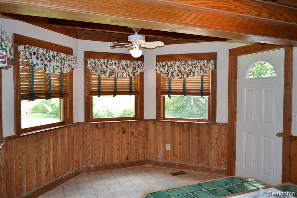 6556 Crooked Lake Road Brighton, MI 48116 - Photo 9 of 34