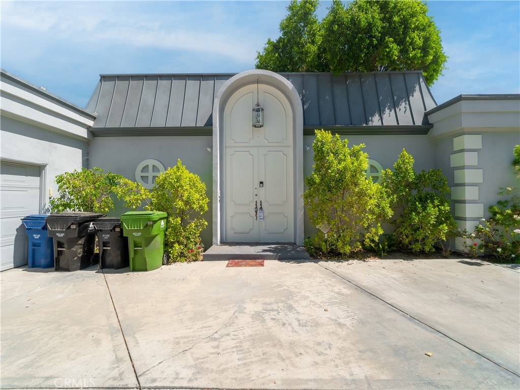 20193 Adele Drive Woodland Hills, CA 91364 - Photo 37 of 38 a front view of a house with garden