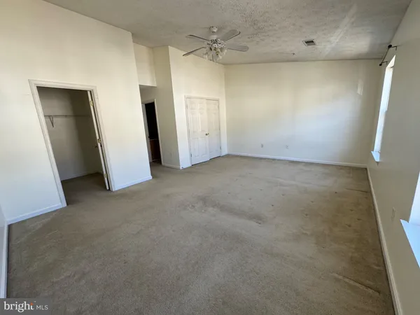 an empty room with a empty space
