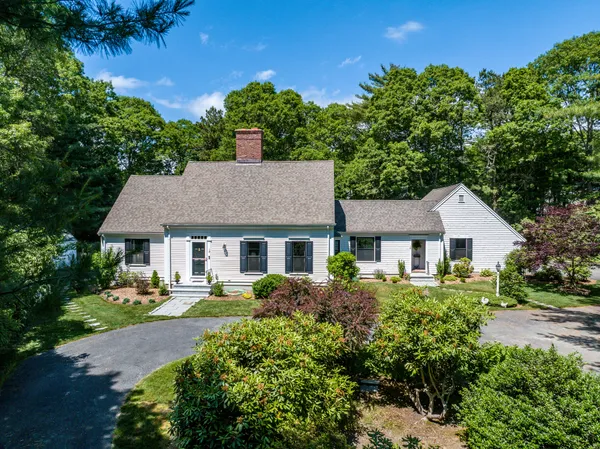 $1,395,000 | 18 Calico Lane, Osterville, MA 02655