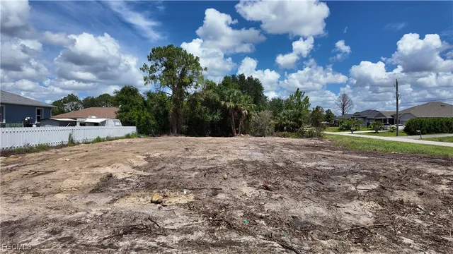 $34,900 | 2415 Conway Avenue North, Lehigh Acres, FL 33971