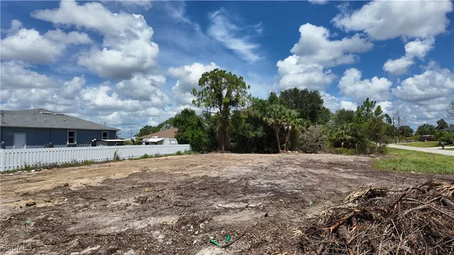 $34,900 | 2415 Conway Avenue North, Lehigh Acres, FL 33971