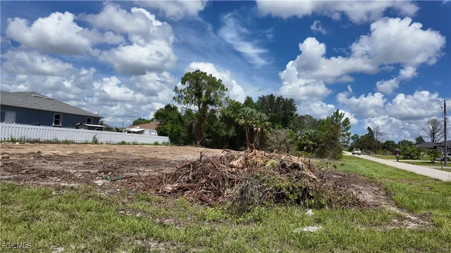 $34,900 | 2415 Conway Avenue North, Lehigh Acres, FL 33971