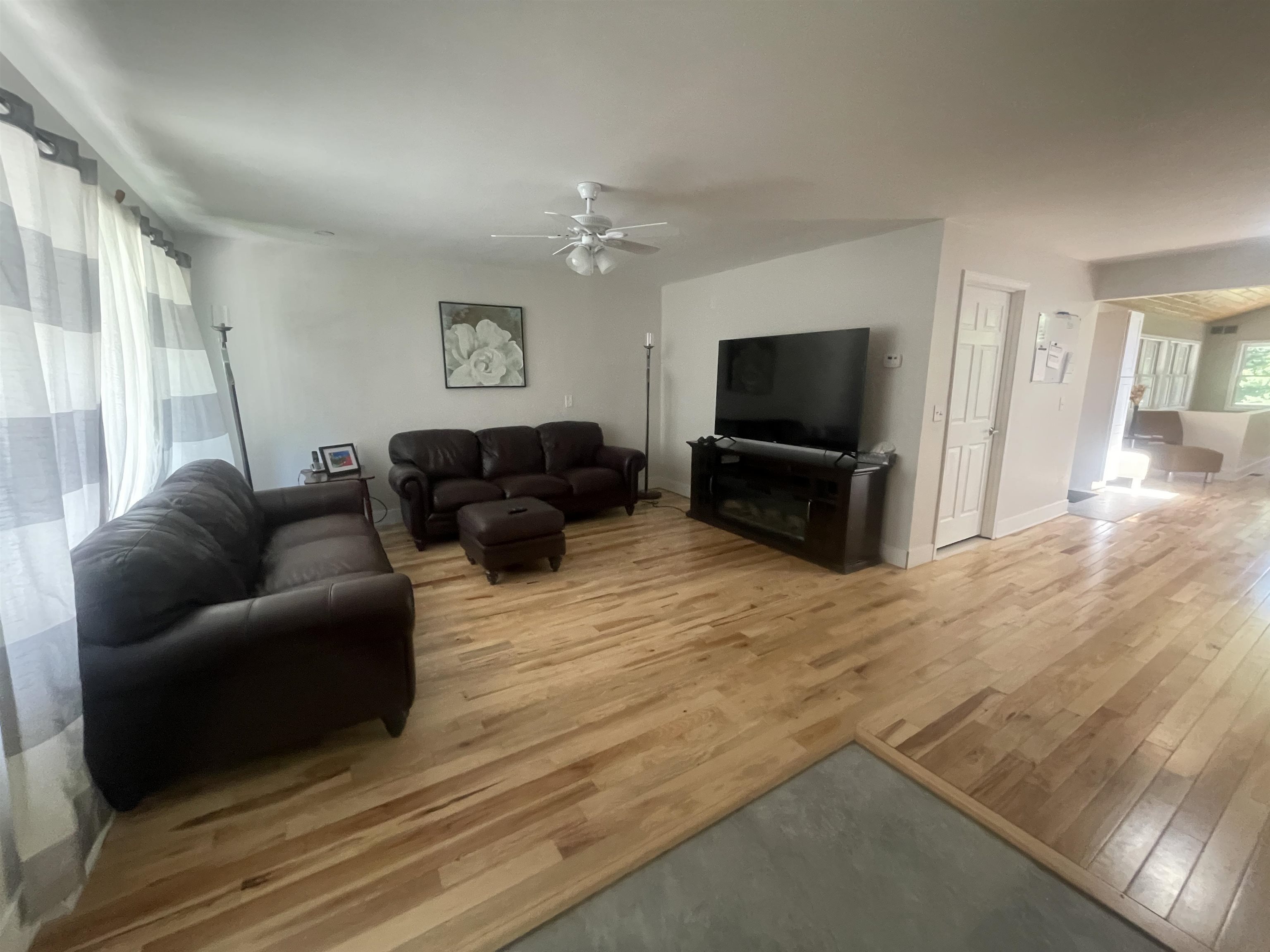 4562 Dobie Road Okemos, MI 48864 - Photo 7 of 19 50186047-a0da7f66-687a-4c5f-bb28-816c892f772c.JPG