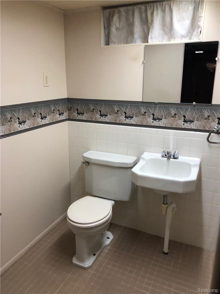 9285 Rosedale Boulevard Allen Park, MI 48101 - Photo 26 of 38 IMG_1158.jpg