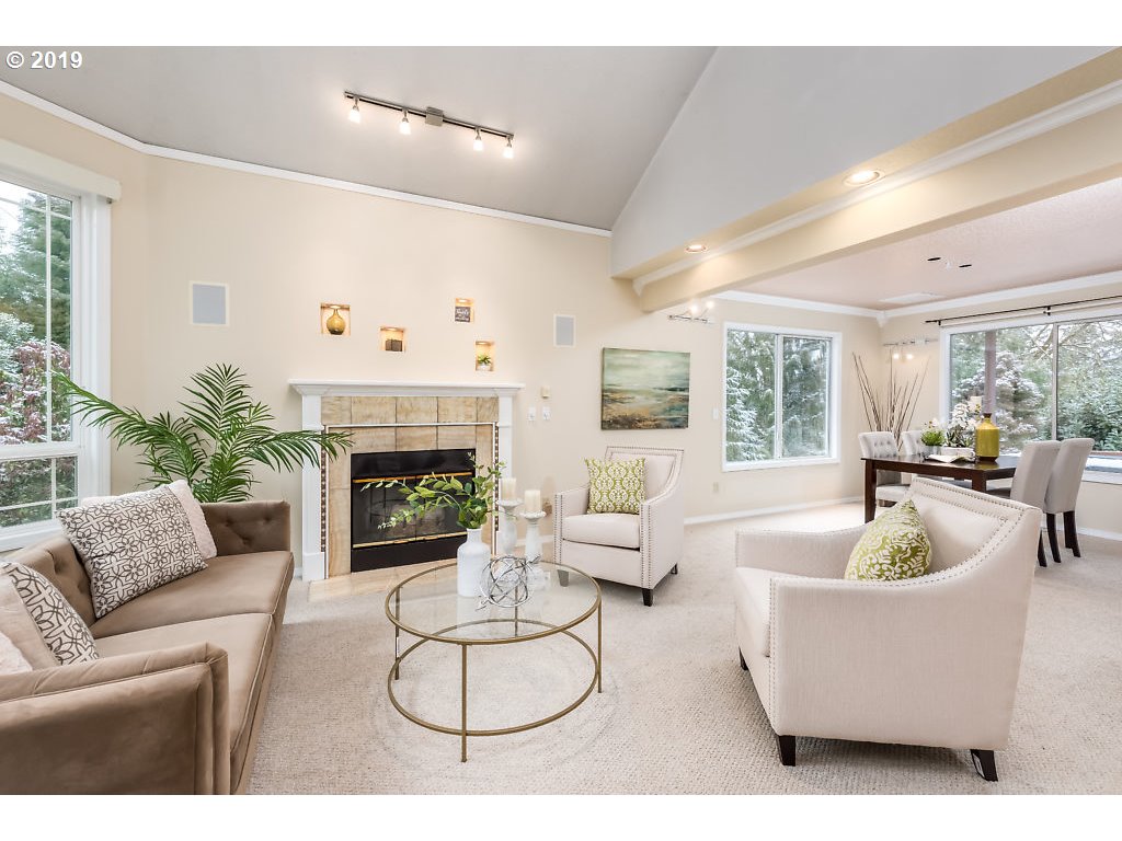 4527 Southwest Cameron Road Portland, OR 97221 - Photo 3 of 32 Family Room