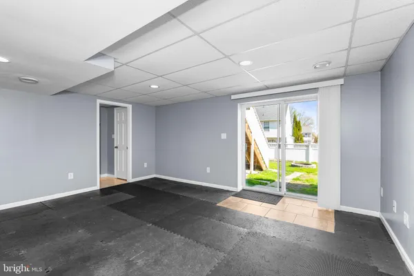 a view of a house with backyard and a tree