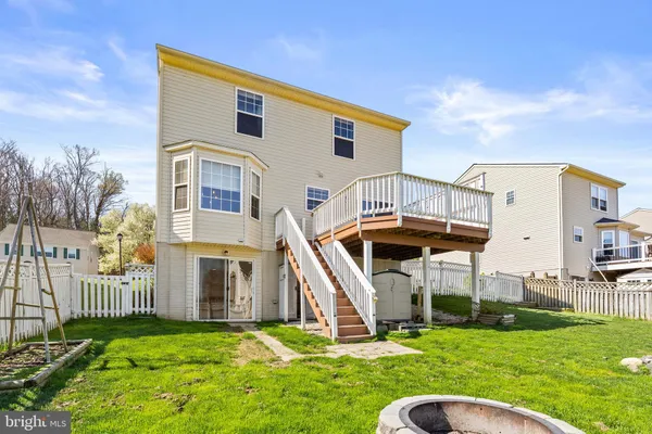 a front view of house with yard