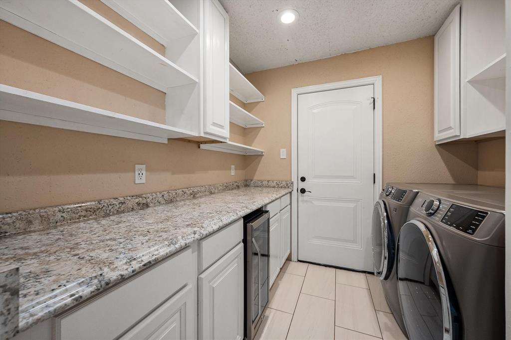 806 Ridgeway Road Joshua, TX 76058 - Photo 15 of 27 a kitchen with a sink a washer and dryer