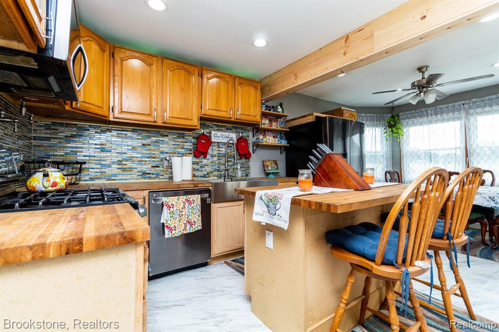 3263 Avon Manor Road Rochester Hills, MI 48307 - Photo 13 of 33