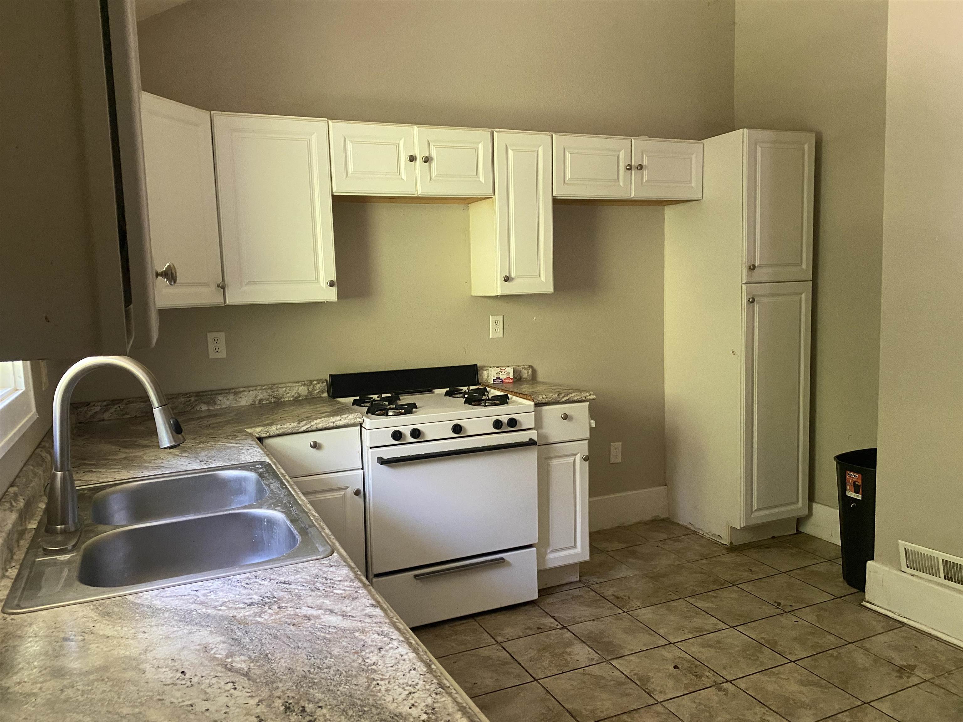 2129 2nd Street Bay City, MI 48708 - Photo 4 of 22