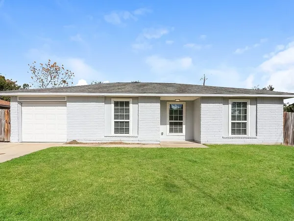 $240,000 | 16739 Forest Bend Avenue, Friendswood, TX 77546