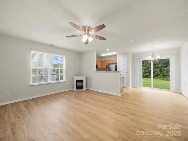 a view of a house with backyard