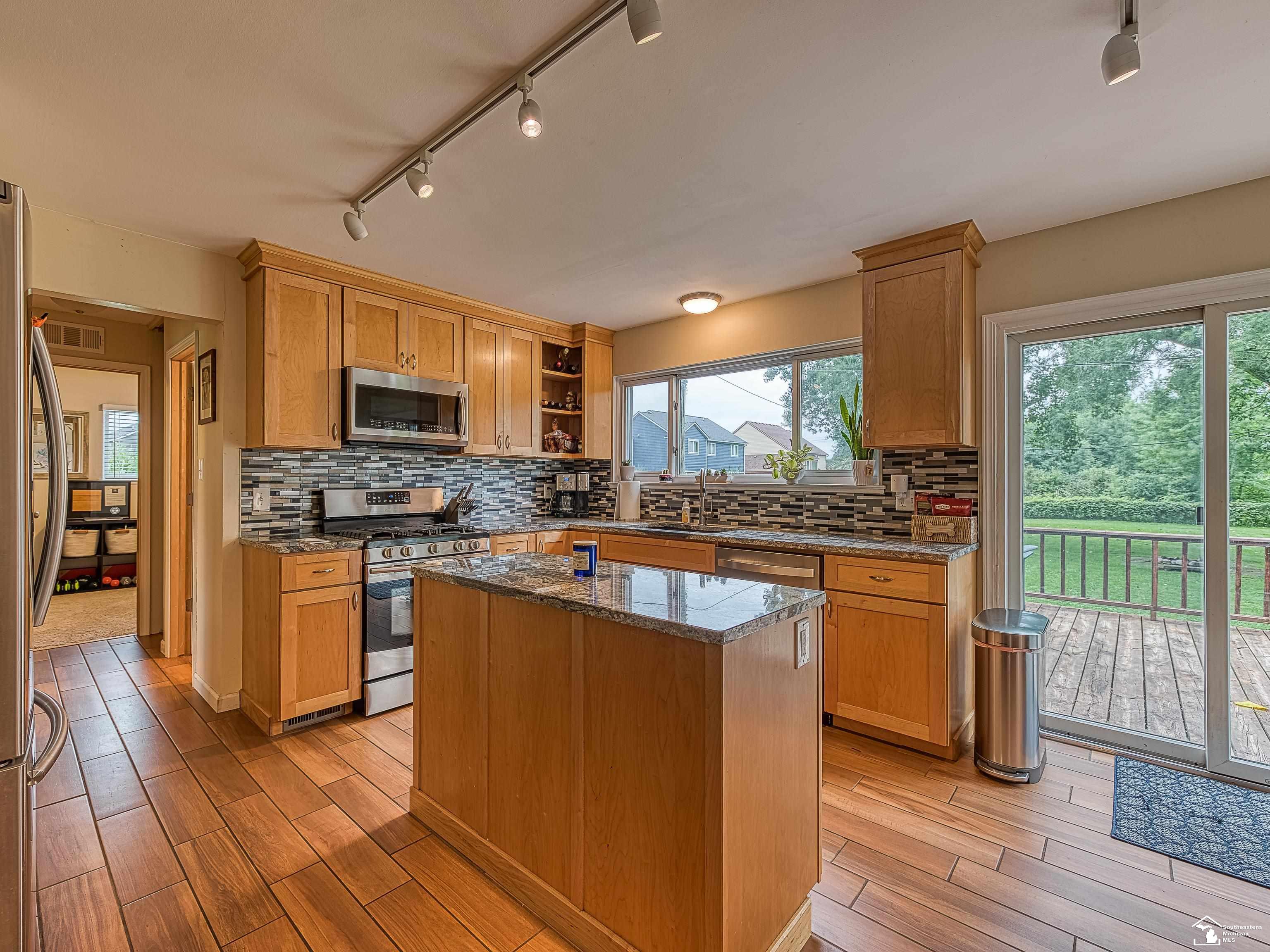 49361 Saltz Road Canton, MI 48187 - Photo 8 of 21 50119254-7.JPG