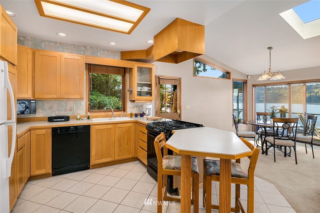 26825 Hake Road Southwest Vashon, WA 98070 - Photo 11 of 25 Gallery Image 11