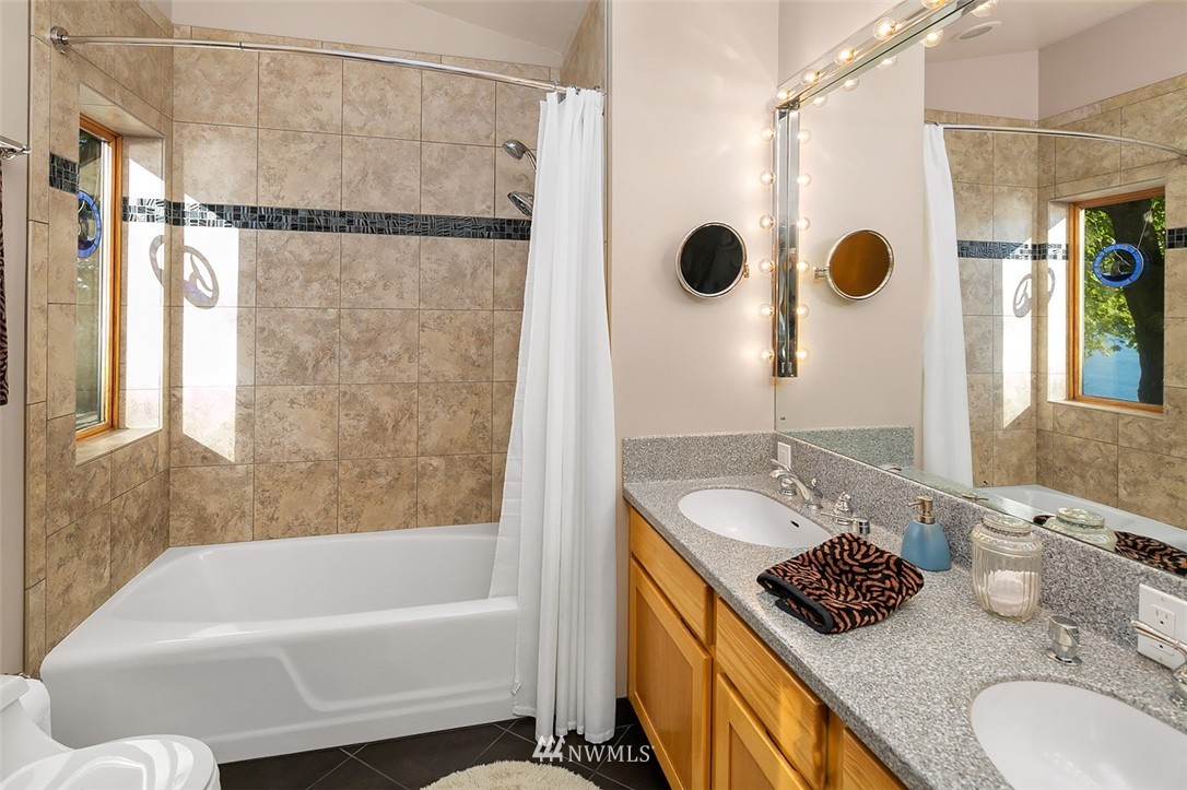 26825 Hake Road Southwest Vashon, WA 98070 - Photo 19 of 25 Gallery Image 19