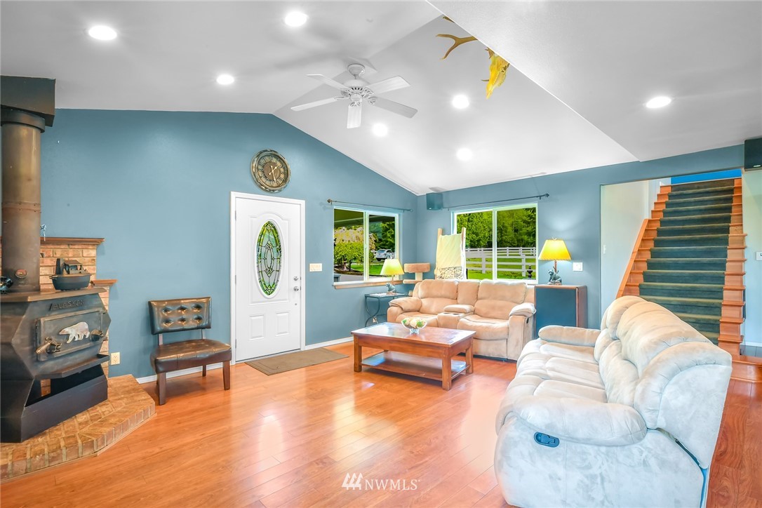 24221 Martin Road Sedro-Woolley, WA 98284 - Photo 14 of 40 Gallery Image 14