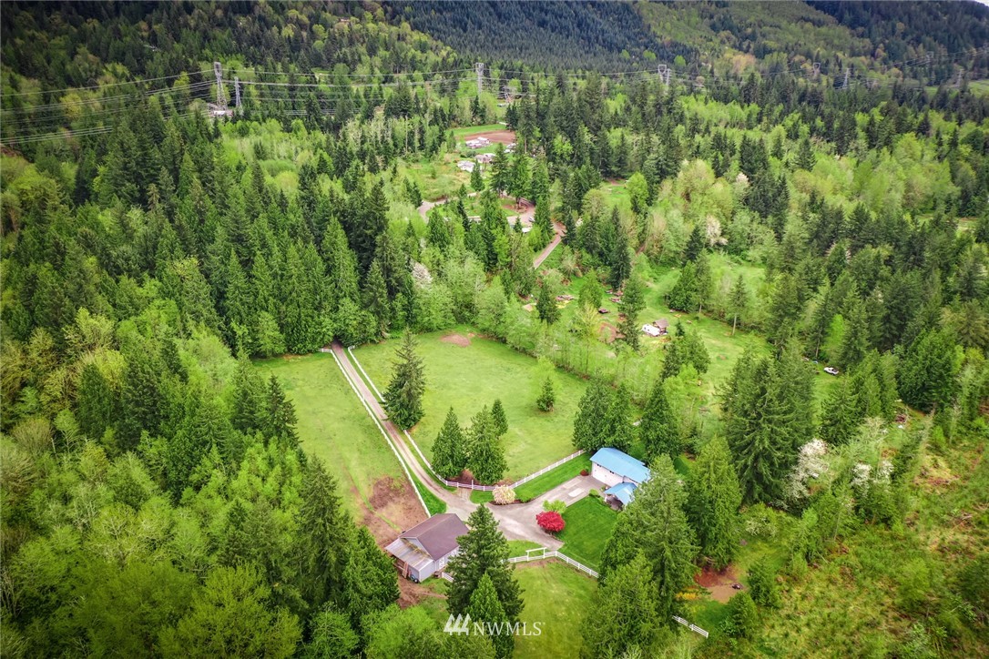 24221 Martin Road Sedro-Woolley, WA 98284 - Photo 3 of 40 Gallery Image 3