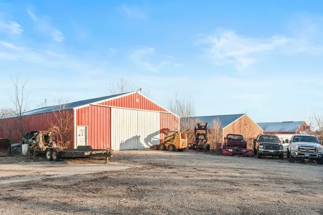 a view of parking area