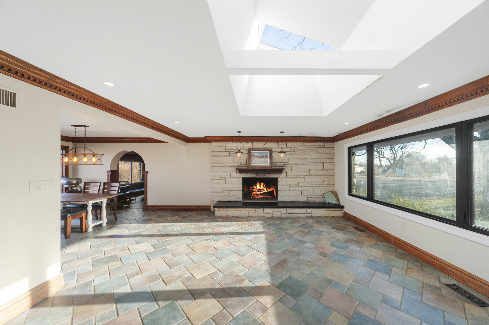 28766 West Burnett Road McHenry, IL 60051 - Photo 9 of 19 a view of a interior of the house