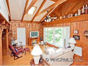 1348 Saunook Road Waynesville, NC 28786 - Photo 3 of 24 a living room with furniture