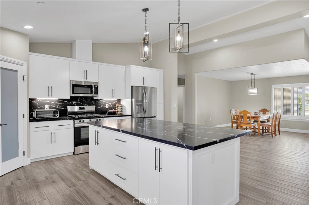 12744 Pauhaska Road Apple Valley, CA 92308 - Photo 8 of 37