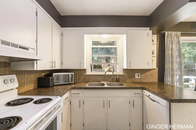 $279,900 | 3457 Collingwood Avenue Southwest, Wyoming, MI 49519