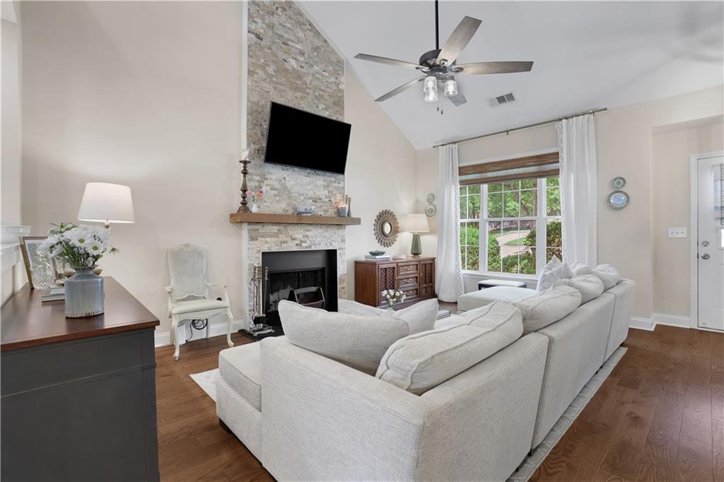 90 Regency Road Roswell, GA 30022 - Photo 4 of 21 Gallery Image 4