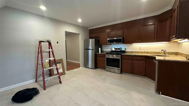 $2,800 | 97 Summit Street, Unit 4, Oyster Bay, NY 11771