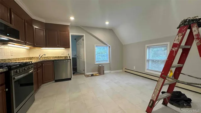 $2,800 | 97 Summit Street, Unit 4, Oyster Bay, NY 11771