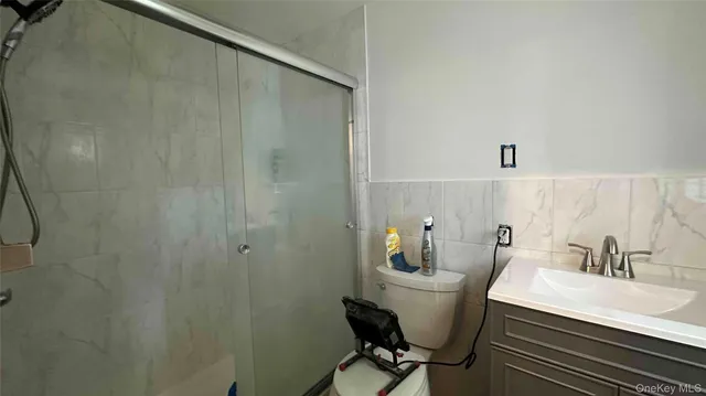 $2,800 | 97 Summit Street, Unit 4, Oyster Bay, NY 11771