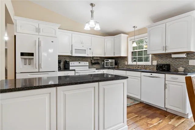 $3,000 | 374 Gardiner Road, Richmond, RI 02892