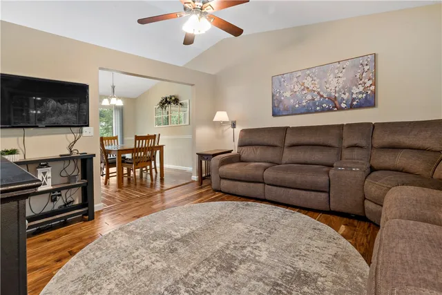 $3,000 | 374 Gardiner Road, Richmond, RI 02892